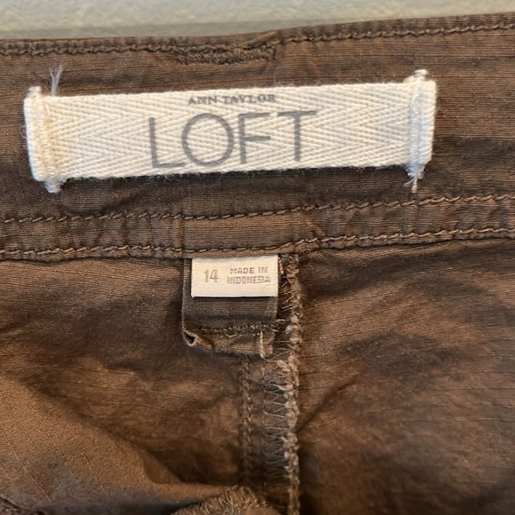 Loft - women’s Capri length cargo pants. Size 14 - Picture 6 of 10